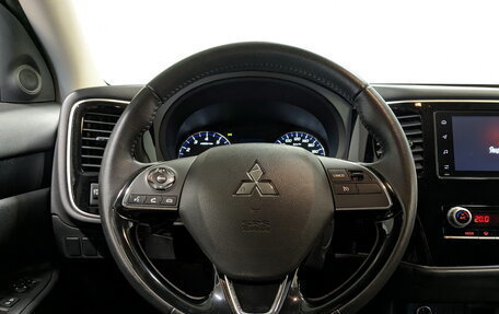 Mitsubishi Outlander III рестайлинг 3, 2020 год, 2 300 000 рублей, 21 фотография