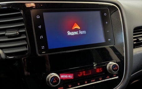 Mitsubishi Outlander III рестайлинг 3, 2020 год, 2 300 000 рублей, 15 фотография