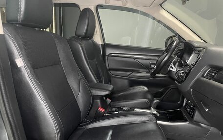 Mitsubishi Outlander III рестайлинг 3, 2017 год, 2 250 000 рублей, 10 фотография