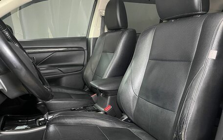 Mitsubishi Outlander III рестайлинг 3, 2017 год, 2 250 000 рублей, 7 фотография