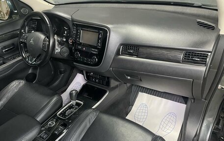 Mitsubishi Outlander III рестайлинг 3, 2017 год, 2 250 000 рублей, 11 фотография