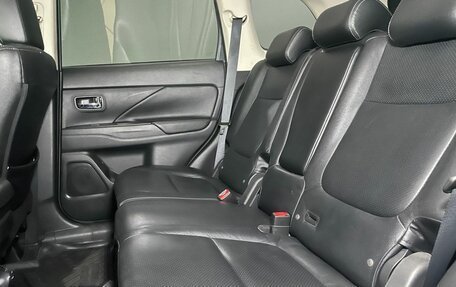 Mitsubishi Outlander III рестайлинг 3, 2017 год, 2 250 000 рублей, 8 фотография