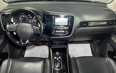 Mitsubishi Outlander III рестайлинг 3, 2017 год, 2 250 000 рублей, 12 фотография