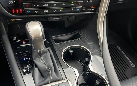Lexus RX IV рестайлинг, 2020 год, 5 100 000 рублей, 32 фотография