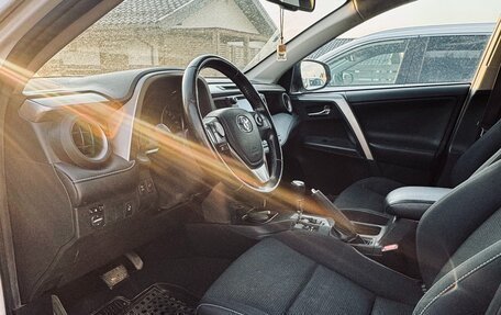 Toyota RAV4, 2017 год, 2 600 000 рублей, 8 фотография