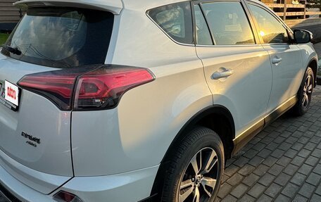 Toyota RAV4, 2017 год, 2 600 000 рублей, 9 фотография