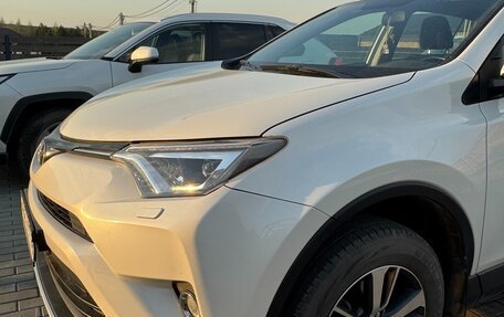 Toyota RAV4, 2017 год, 2 600 000 рублей, 12 фотография