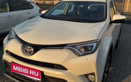 Toyota RAV4, 2017 год, 2 600 000 рублей, 13 фотография