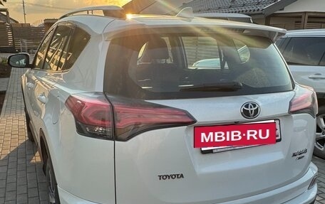 Toyota RAV4, 2017 год, 2 600 000 рублей, 10 фотография