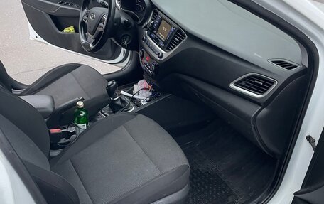 Hyundai Solaris II рестайлинг, 2017 год, 1 100 000 рублей, 10 фотография