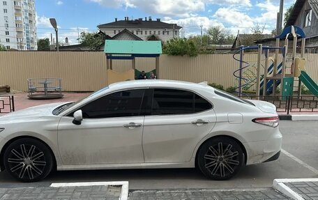 Toyota Camry, 2020 год, 2 800 000 рублей, 4 фотография