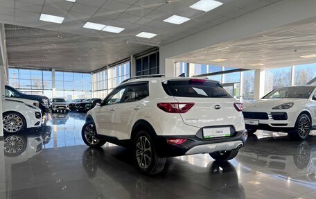 KIA Stonic, 2018 год, 1 695 000 рублей, 6 фотография