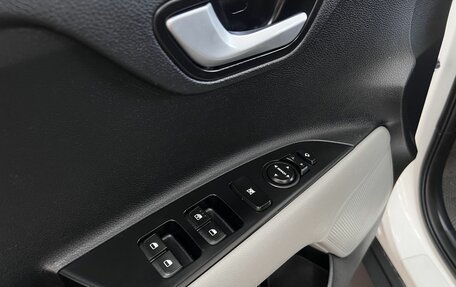 KIA Stonic, 2018 год, 1 695 000 рублей, 16 фотография