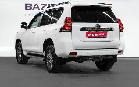 Toyota Land Cruiser Prado 150 рестайлинг 2, 2017 год, 4 950 000 рублей, 8 фотография