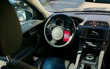 Jaguar F-Pace, 2017 год, 2 200 000 рублей, 5 фотография