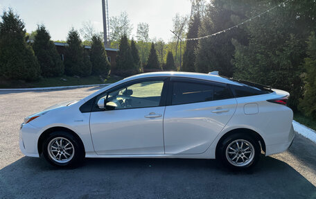 Toyota Prius IV XW50, 2016 год, 1 950 000 рублей, 7 фотография