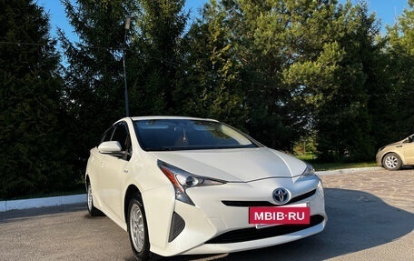 Toyota Prius IV XW50, 2016 год, 1 950 000 рублей, 2 фотография