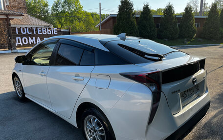 Toyota Prius IV XW50, 2016 год, 1 950 000 рублей, 6 фотография