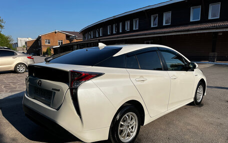 Toyota Prius IV XW50, 2016 год, 1 950 000 рублей, 4 фотография