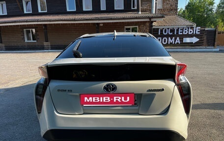 Toyota Prius IV XW50, 2016 год, 1 950 000 рублей, 5 фотография