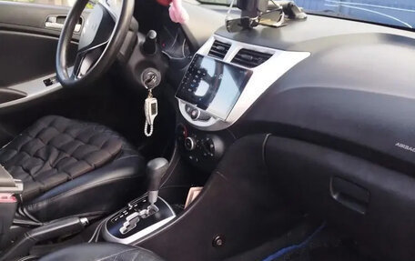 Hyundai Solaris II рестайлинг, 2013 год, 699 000 рублей, 8 фотография