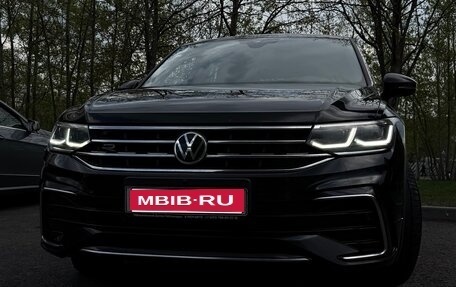 Volkswagen Tiguan II, 2021 год, 3 200 000 рублей, 1 фотография
