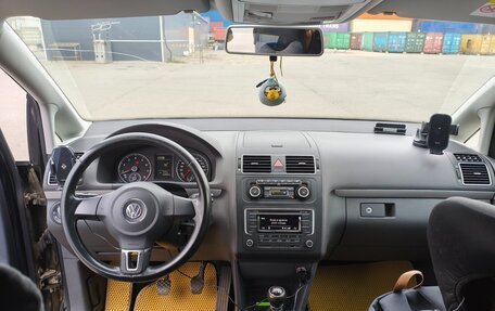 Volkswagen Touran III, 2011 год, 1 000 000 рублей, 17 фотография