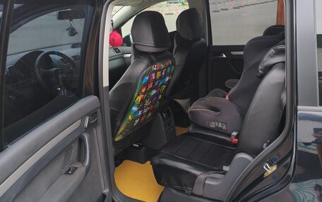 Volkswagen Touran III, 2011 год, 1 000 000 рублей, 11 фотография