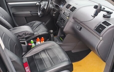 Volkswagen Touran III, 2011 год, 1 000 000 рублей, 21 фотография