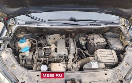 Volkswagen Touran III, 2011 год, 1 000 000 рублей, 24 фотография