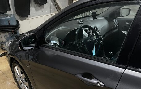 Hyundai Solaris II рестайлинг, 2011 год, 705 000 рублей, 3 фотография
