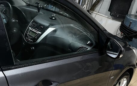Hyundai Solaris II рестайлинг, 2011 год, 705 000 рублей, 2 фотография