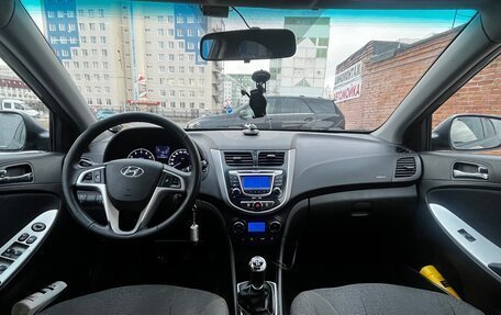 Hyundai Solaris II рестайлинг, 2011 год, 705 000 рублей, 11 фотография