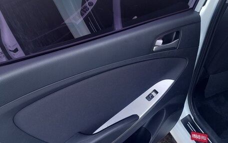 Hyundai Solaris II рестайлинг, 2015 год, 1 175 000 рублей, 4 фотография