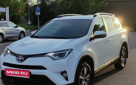 Toyota RAV4, 2017 год, 2 500 000 рублей, 2 фотография