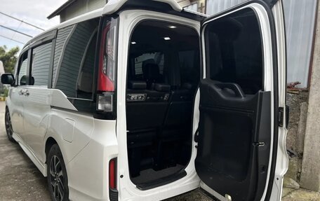Honda Stepwgn IV, 2016 год, 1 600 000 рублей, 6 фотография