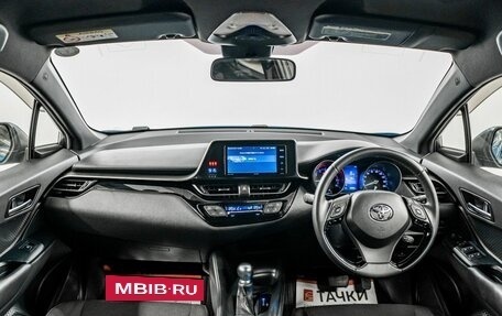 Toyota C-HR I рестайлинг, 2016 год, 1 920 000 рублей, 9 фотография