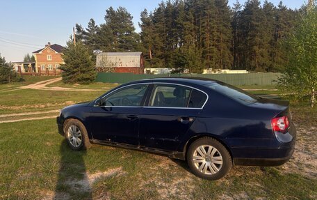 Volkswagen Passat B6, 2005 год, 385 000 рублей, 3 фотография