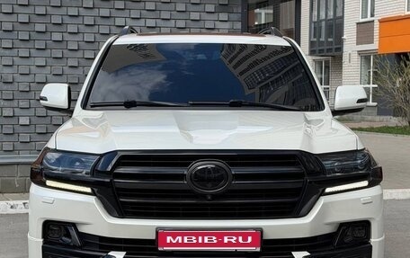 Toyota Land Cruiser 200, 2019 год, 7 800 000 рублей, 2 фотография