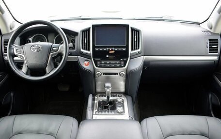 Toyota Land Cruiser 200, 2019 год, 7 800 000 рублей, 10 фотография