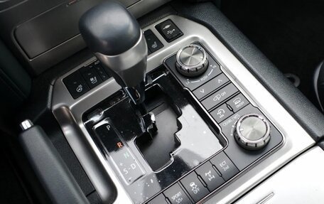 Toyota Land Cruiser 200, 2019 год, 7 800 000 рублей, 26 фотография