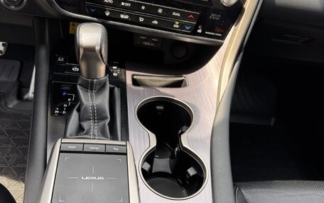 Lexus RX IV рестайлинг, 2019 год, 4 399 000 рублей, 10 фотография