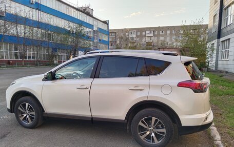 Toyota RAV4, 2017 год, 2 499 000 рублей, 9 фотография