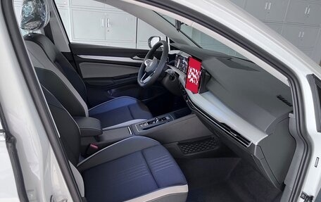 Volkswagen Golf VIII, 2024 год, 3 100 000 рублей, 6 фотография