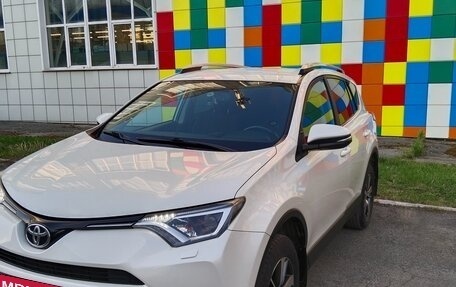 Toyota RAV4, 2017 год, 2 499 000 рублей, 2 фотография