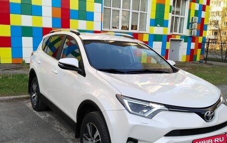 Toyota RAV4, 2017 год, 2 499 000 рублей, 3 фотография