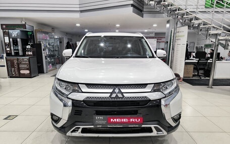 Mitsubishi Outlander III рестайлинг 3, 2020 год, 2 399 000 рублей, 2 фотография