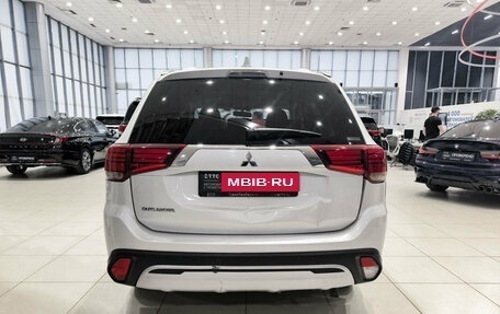 Mitsubishi Outlander III рестайлинг 3, 2020 год, 2 399 000 рублей, 7 фотография