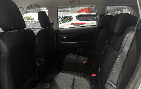 Mitsubishi Outlander III рестайлинг 3, 2020 год, 2 399 000 рублей, 15 фотография