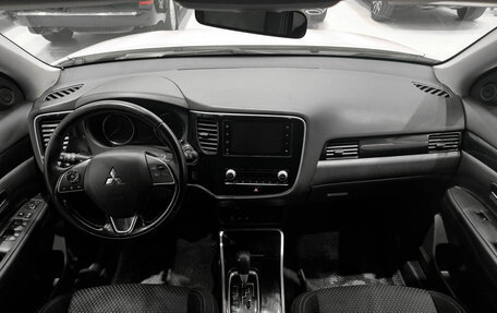 Mitsubishi Outlander III рестайлинг 3, 2020 год, 2 399 000 рублей, 17 фотография